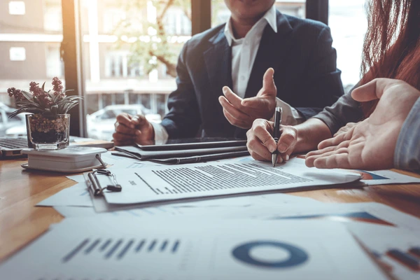 The Role of Cooperative Sourcing in Compliant Public Procurement